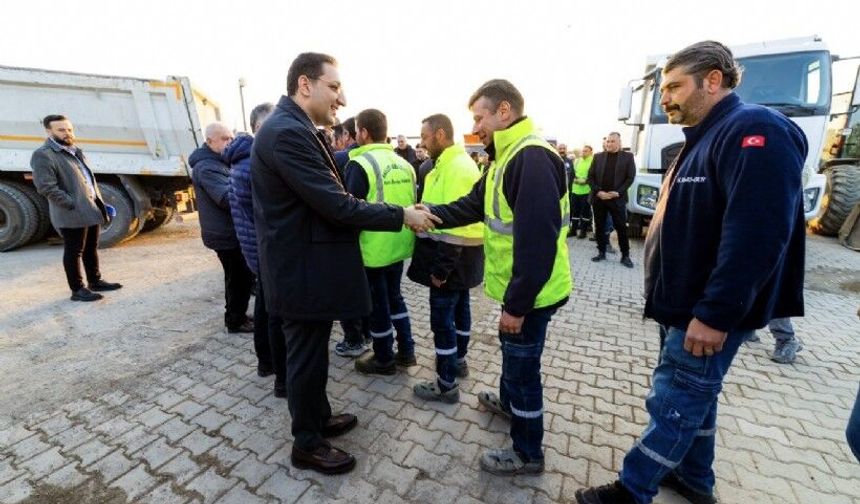 Balçova Belediye Başkanı Onur Yiğit’ten bayram mesaisi: 'Emeğiniz kentimizin gücü'