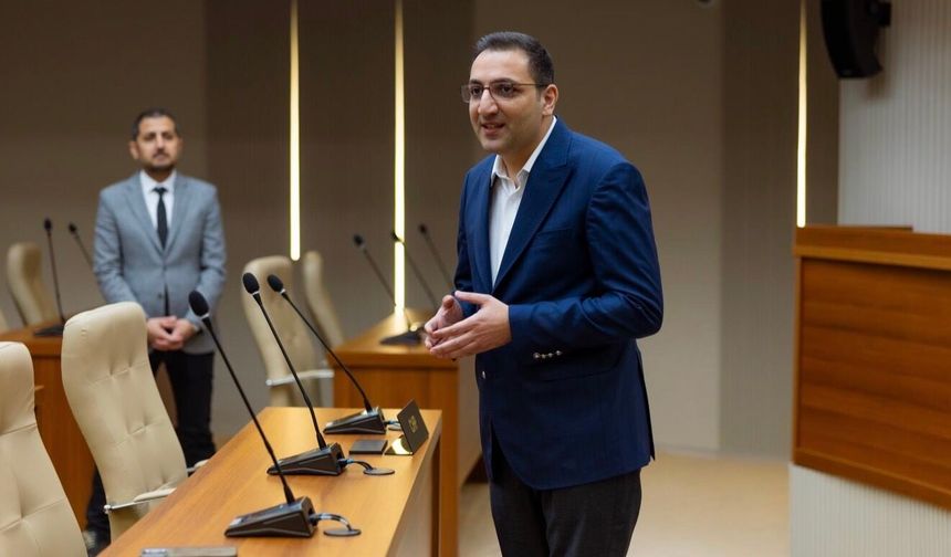 Başkan Yiğit, yeni evlenen çiftlere destek kartlarını teslim etti