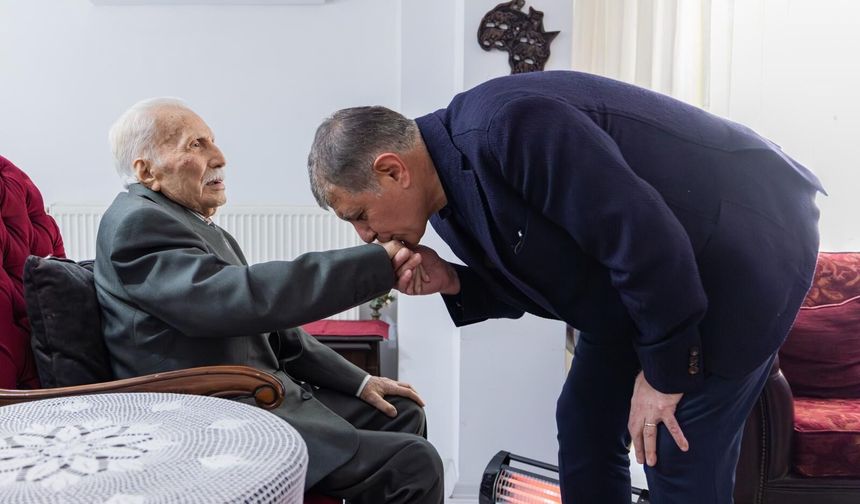 Başkan Tugay 14 Mart’ta ortopedinin çınarını ziyaret etti