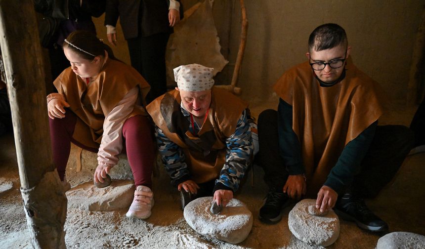 Bornova’da minikler tohum toplarıyla doğayı yeniden yeşertti