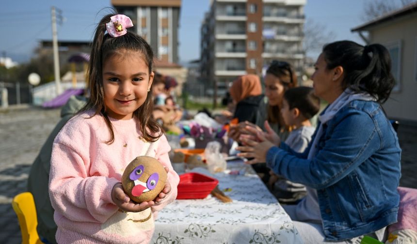 Bornova’da çocuklar hem öğreniyor hem sosyalleşiyor