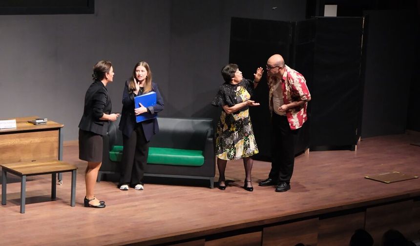 Dikili’de 27 Mart Dünya Tiyatro Günü coşkuyla kutlandı