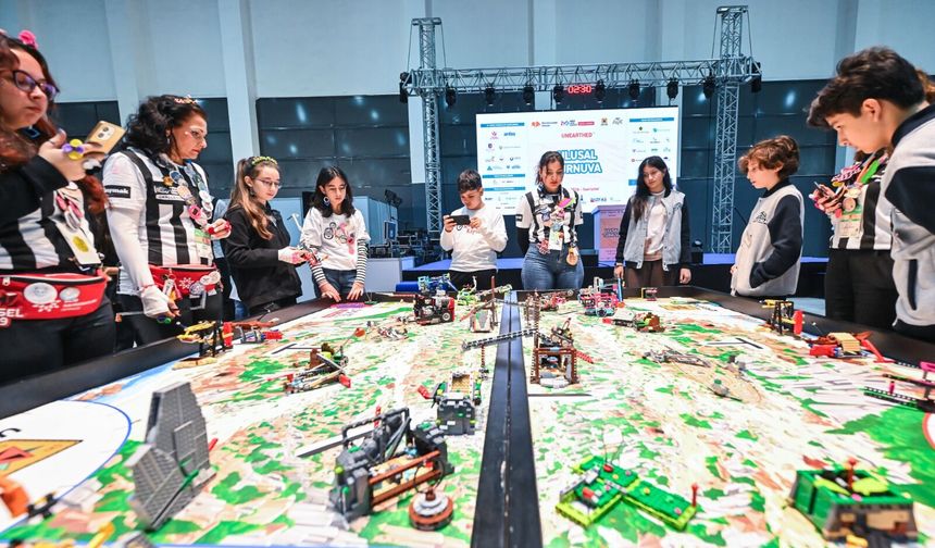 Genç mucitler FIRST LEGO League için İzmir’de buluştu
