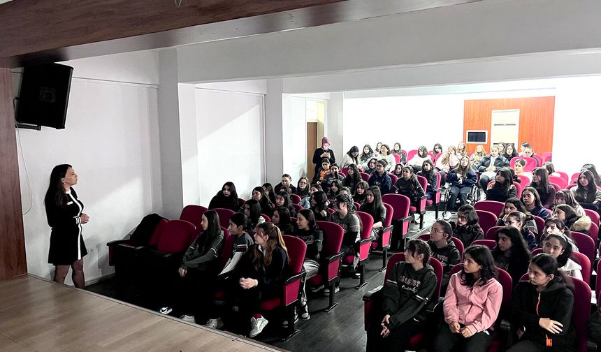 Şerife Bacı Mesleki ve Teknik Anadolu Lisesi | BUCA’DA GENÇLERE MESLEKİ REHBERLİK