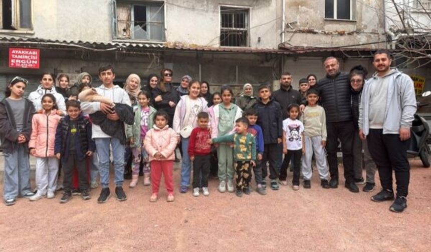 İZMİRTUMED’den yürekleri ısıtan bayramlaşma: 62 çocuk bayramlık kıyafetlerine kavuştu