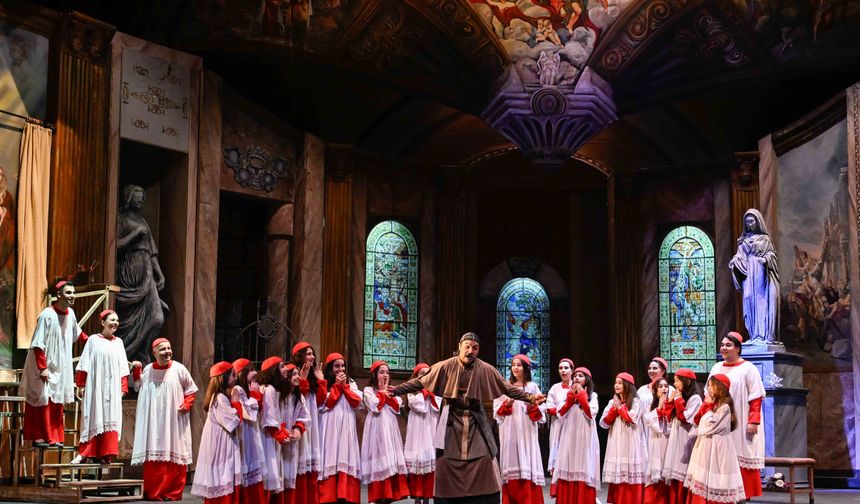 İzmir Devlet Opera ve Balesi 'Tosca' ile sezon prömiyeri yapıyor