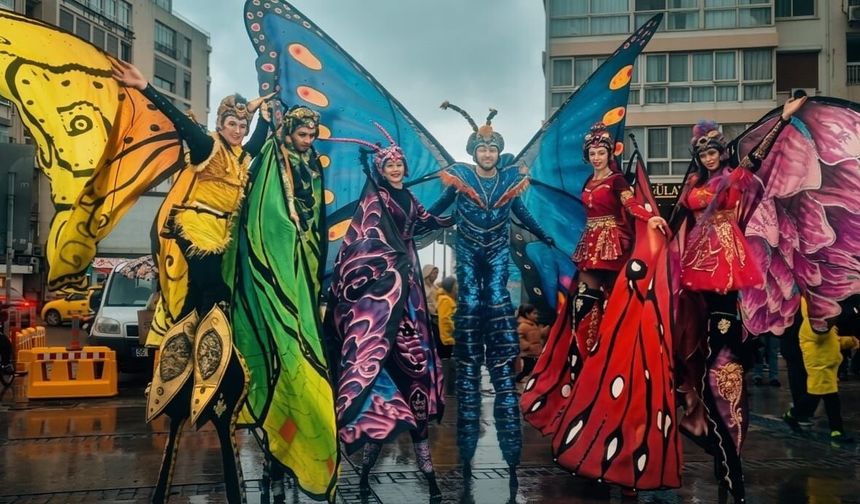 İzmir semalarında kelebek kanatları: 'Butterfly Elves' Gündoğdu’da büyüledi!