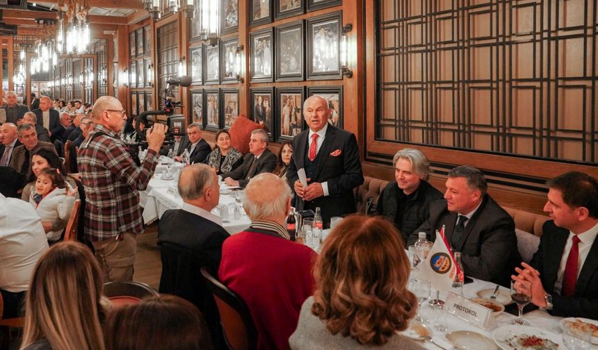 Gaziemir’de esnafı buluşturan görkemli iftar