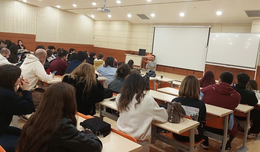 Ödüllü Yönetmen Özkan Emre, genç sinemacılarla deneyimlerini paylaştı