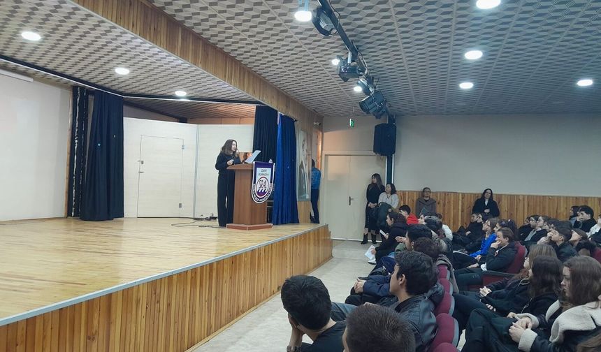 Sıdıka Rodop Anadolu Lisesi | 'YÜREĞİMİZ BAYRAK, GELECEĞİMİZ VATAN'