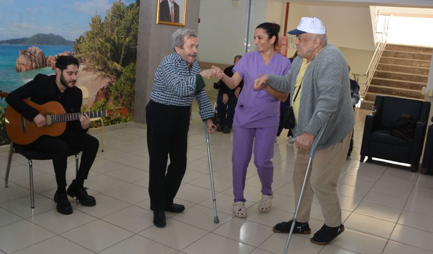 Torbalı Huzurevi’nde moral konseri