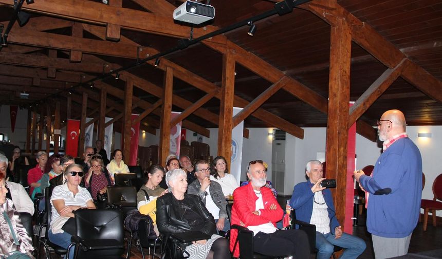 'Kıyı, Köşe, İki Yüz' sergisi Selçuk Efes’te açıldı