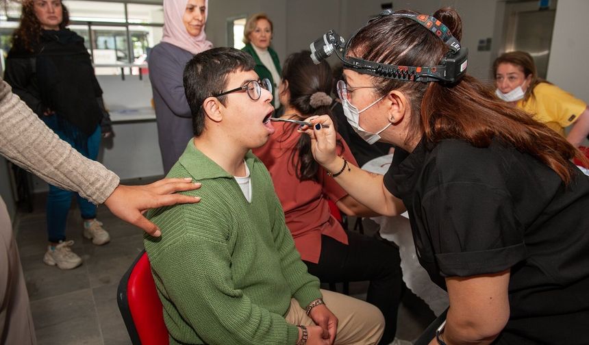 Karşıyaka’da engelsiz gülüşler: 50 özel bireye yerinde diş taraması ve tedavi