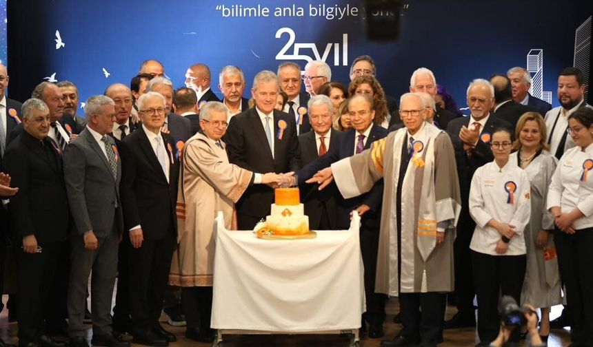 İzmir'de çeyrek asırlık gurur: İEÜ 25 yaşında!