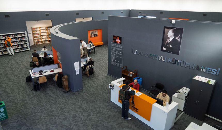 İzmir kütüphaneleri gençler için cazibe merkezi oldu