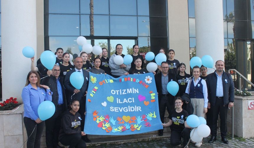 Selçuk’ta lise öğrencileri ve öğretmenlerinden otizm etkinliği