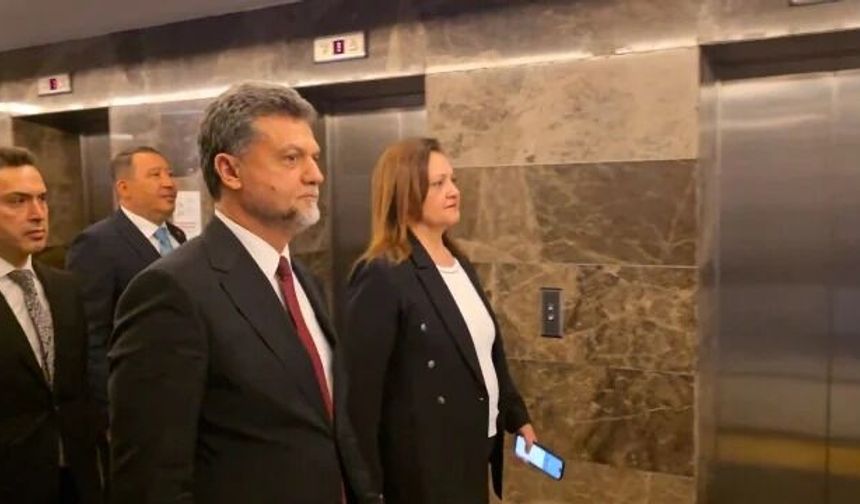 Burcu Köksal, AK Parti'ye katılacak mı? Merkez binasına geldi!