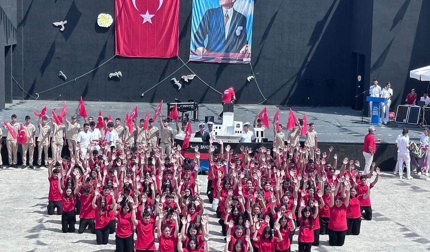 Çeşme’de 19 Mayıs Coşkusu: Kalpler vatan için attı…