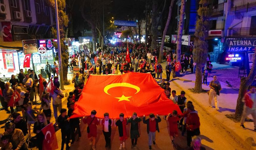Dikili’de 19 Mayıs coşkusu meydanlara taştı