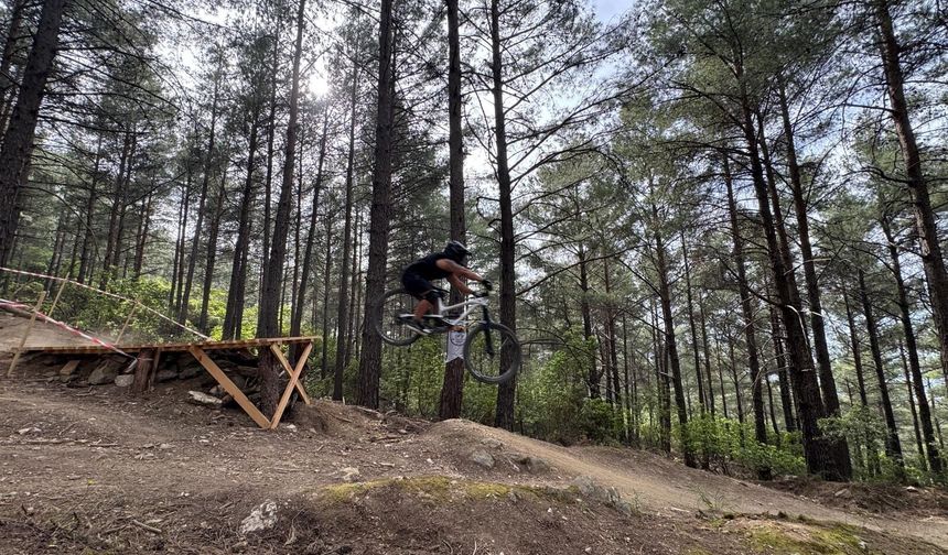 İzmir’in yeni adrenalin rotası: Çatalkaya Downhill Parkuru açıldı