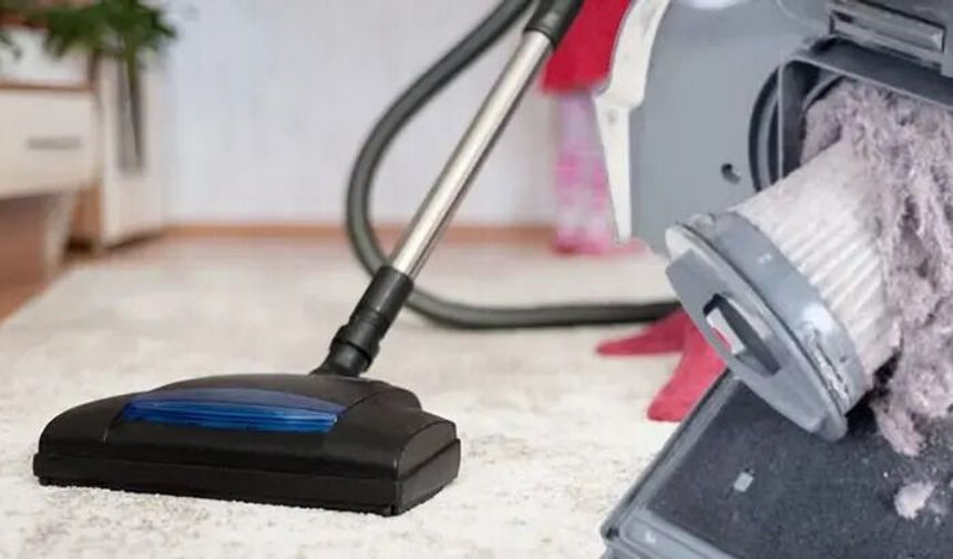 Süpürgenizin çekiş gücü mü düştü? Sakın musluk altında yıkamayın! İşte doğru bakımı