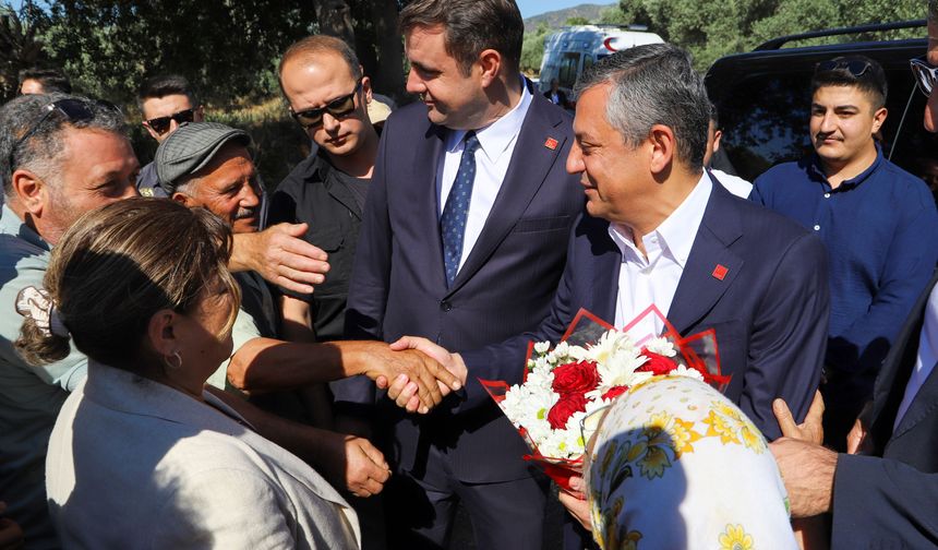 Özgür Özel, İzmir programına Bayındır'dan başladı