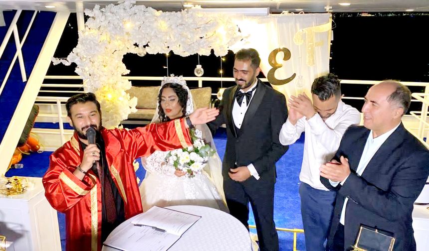 Gerçek nikah odada, eğlencesi kameralar karşısında!