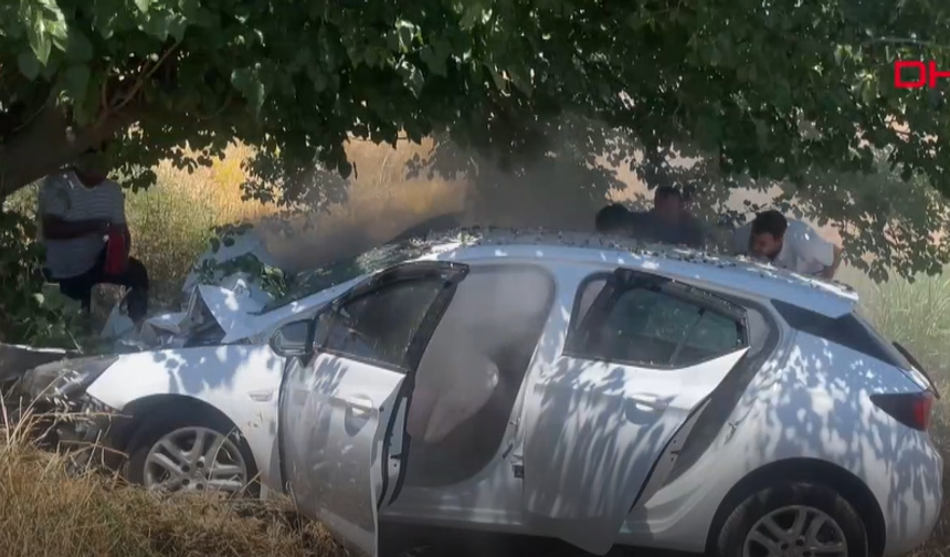 Menderes’te feci kaza: Ağaca çarpan otomobilde 4 ağır yaralı!