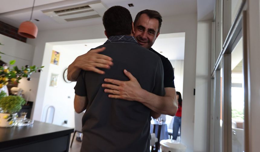 Ev hapsi kararı verilen Belediye Başkanı Onur Yiğit’e geçmiş olsun ziyareti