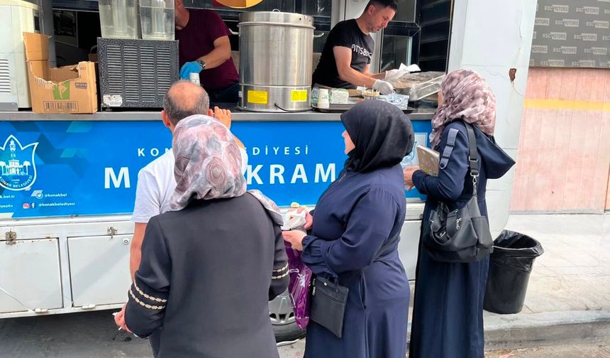 Konak'ta sınav nöbeti: Çaylar belediyeden, sessizlik zabıtadan!