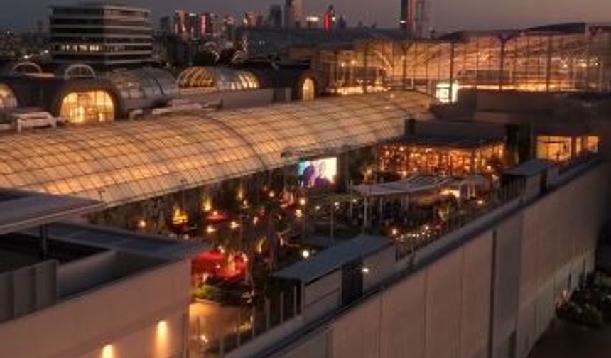 İzmir’de yıldızlar altında sinema keyfi başlıyor!