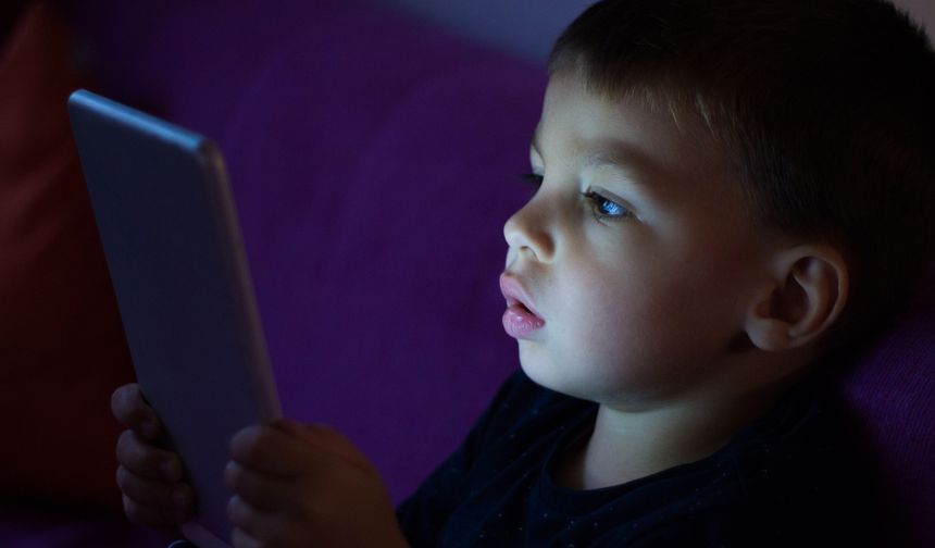 Yapay zeka çocukları nasıl etkiliyor? Uzmanlardan ailelere kritik uyarı