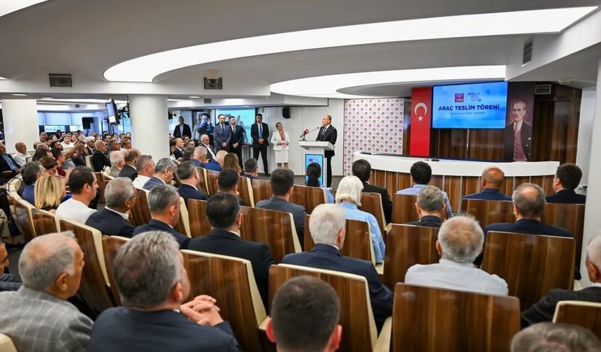 Menderes’te belediye filosuna bir iş makinesi daha katıldı