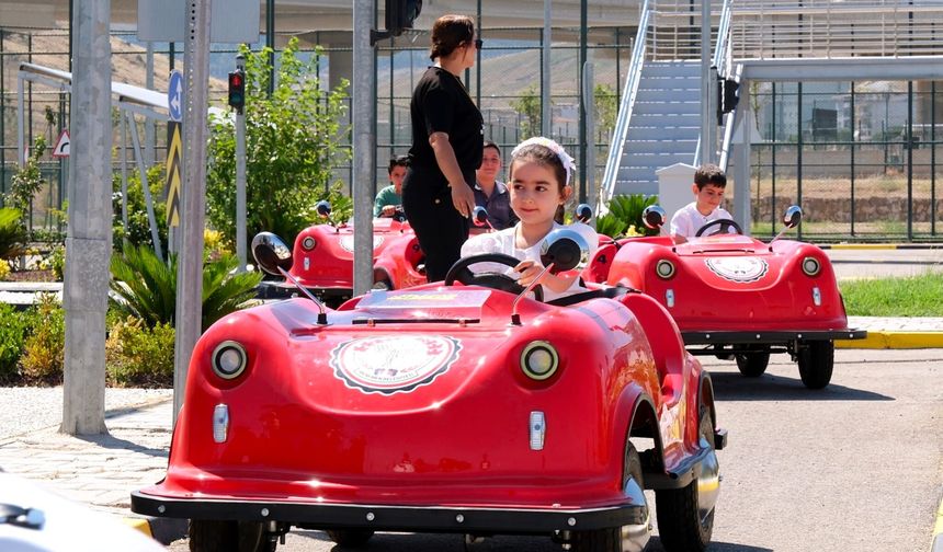 Menemen’de trafik bilinci küçük yaşta başlıyor