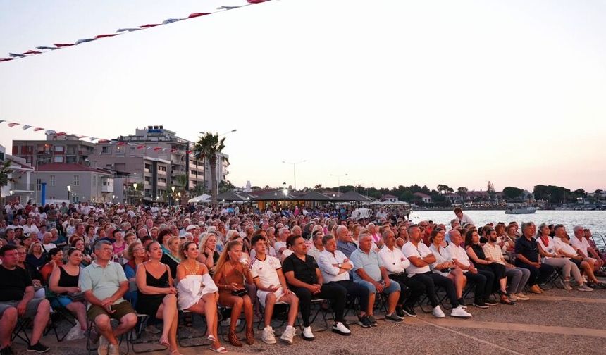 Çeşme'de Atatürk'ün izinde 100. yıl coşkusu