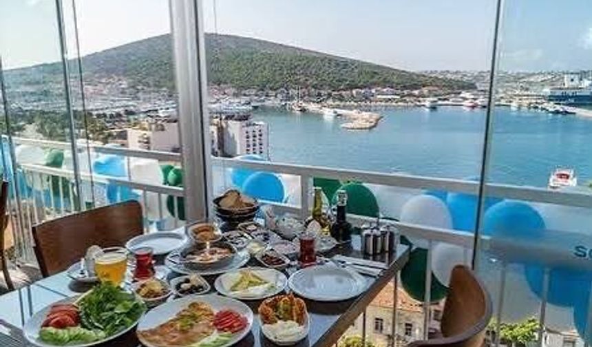 ÇEŞTUR’un Yenilenen Mekânı Mavi Seyir Kafe Hizmete Açıldı