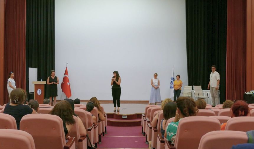 Ege Üniversitesinde personele 'Temel Diksiyon Eğitimi' düzenlendi