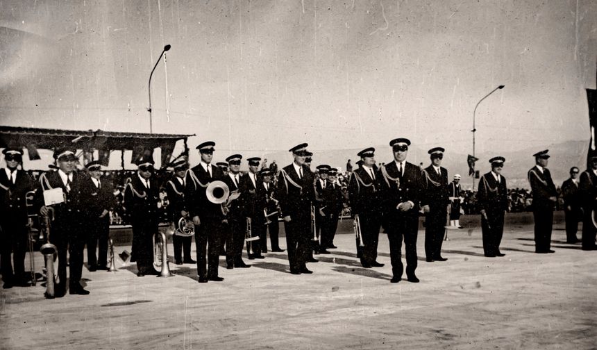 İzmir Bandosu kentin hafızasını ezgilerle yaşatıyor
