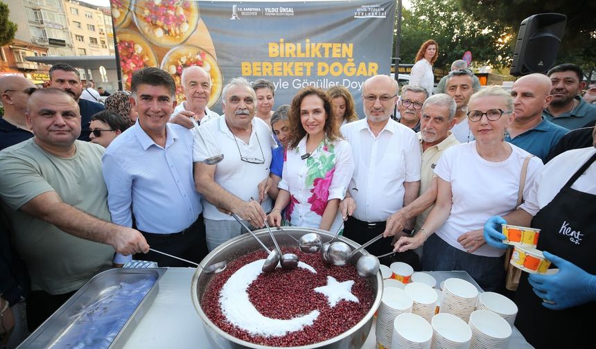 Yüzlerce Karşıyakalı aşure etkinliğinde bir araya geldi