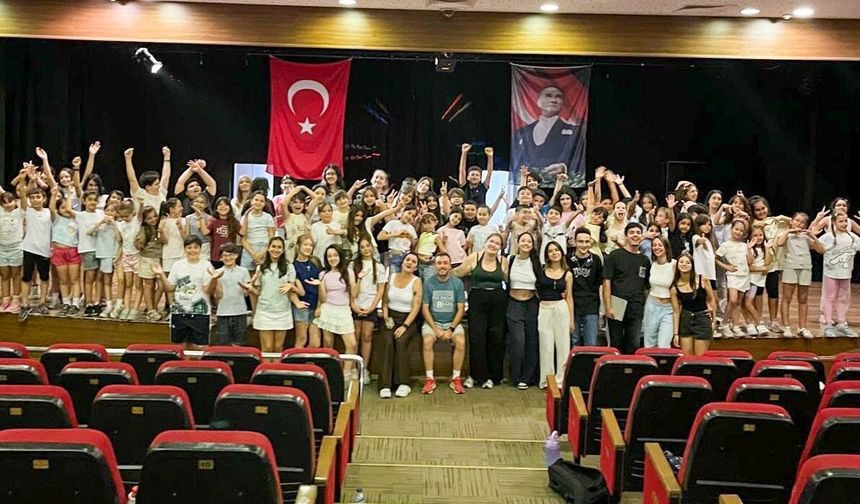 Karşıyaka’da tiyatronun yeni yıldızları sahneye hazırlanıyor