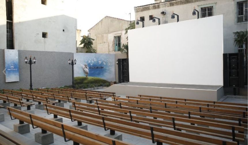 İzmir'de tiyatro rüzgarı: ’Zamanın Kapıları’seyirciyle buluşuyor!