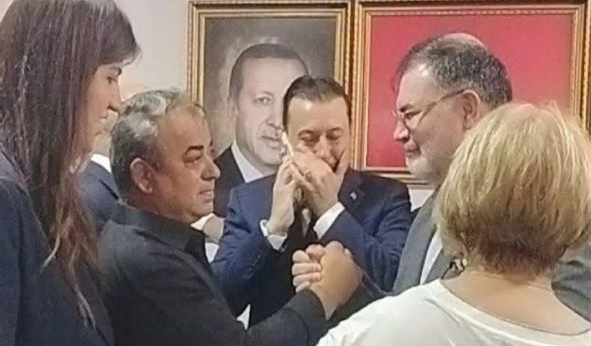 Menderes’te dikkat çeken görüntü: CHP’li isim kutlamada!