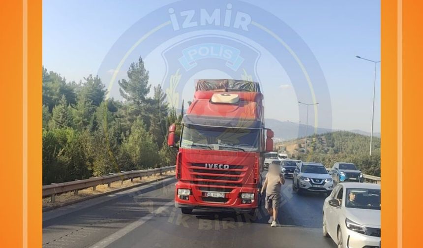 Buca yol ayrımında dikkat! Arızalı araç trafiği kilitledi
