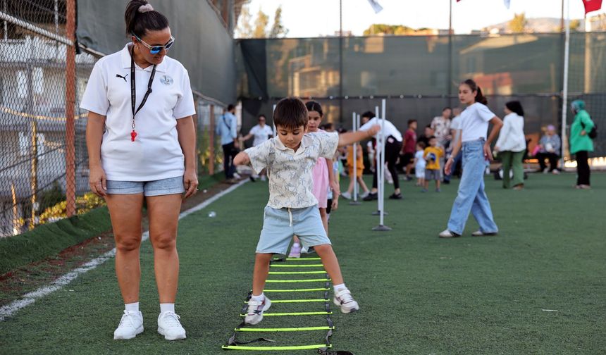 Bayraklı’da çocuklar Mahalle Şenliği’nde buluştu