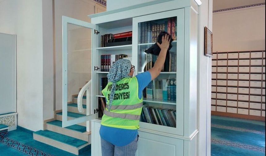 Menderes’te camilerde kapsamlı temizlik çalışması