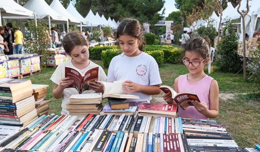 İZKİTAP’ta ilk gün kitap ve edebiyat buluşması