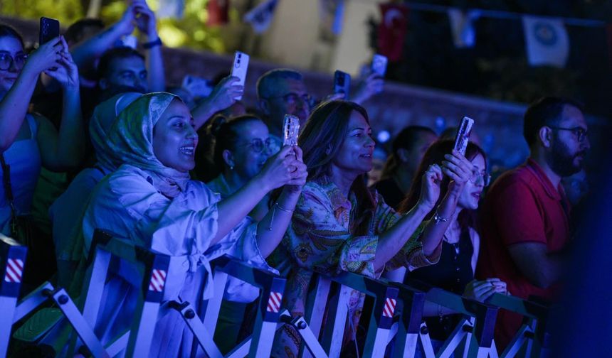 Hüsnü Arkan, Yeni Han’da sahne aldı!