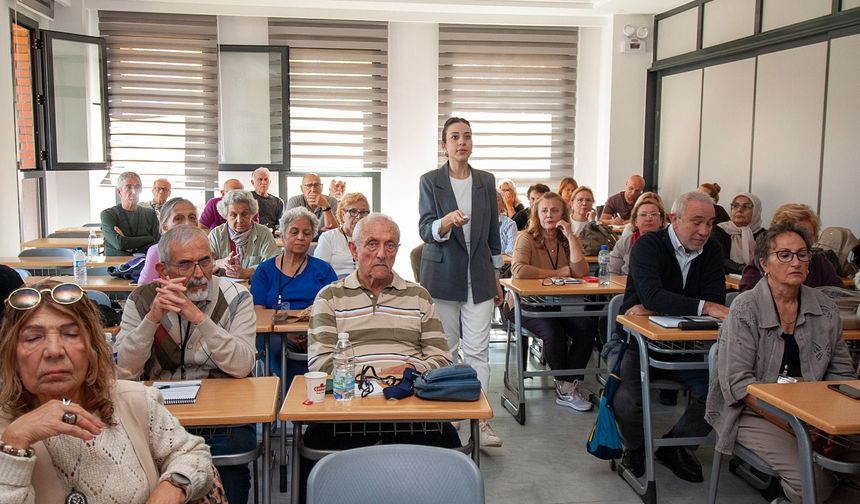 Karşıyaka 3. Yaş Üniversitesi’nde yeni dönem heyecanı