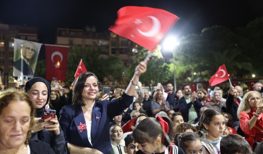 Karabağlar’da Cumhuriyet coşkusu sokaklara taştı!