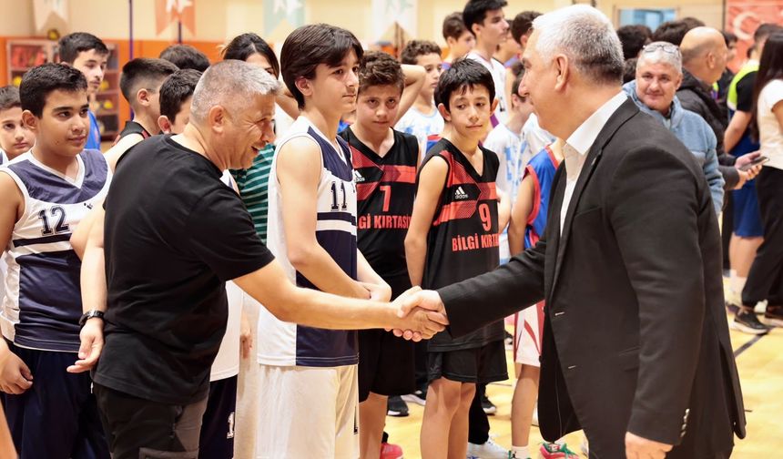 Bergama’da Cumhuriyet Kupası’nın şampiyonları belli oldu